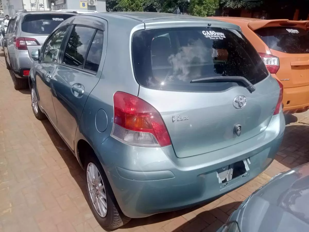 Toyota Vitz   - 2010