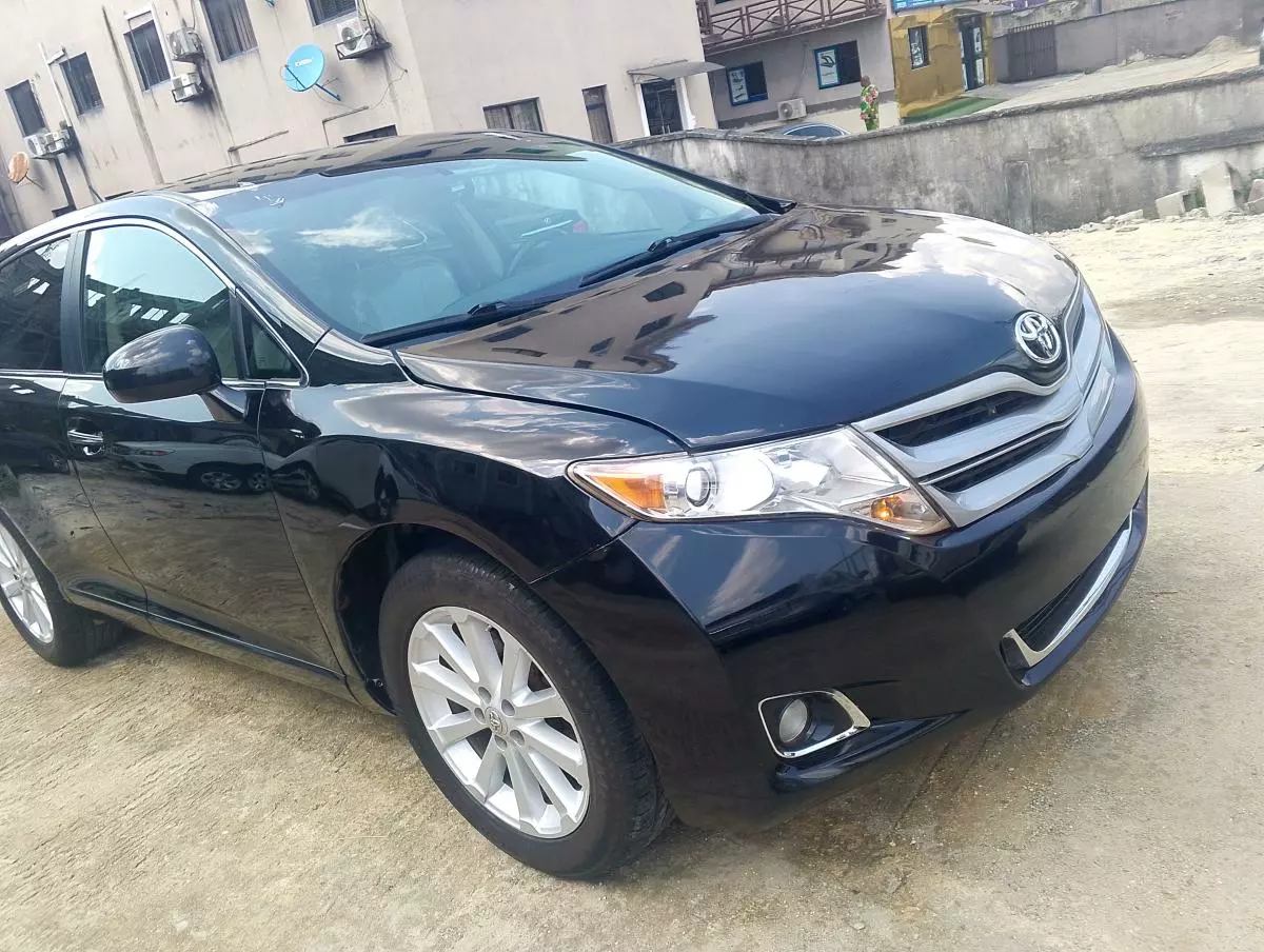 Toyota Venza   - 2012