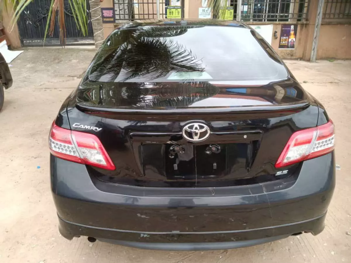 Toyota Camry   - 2011