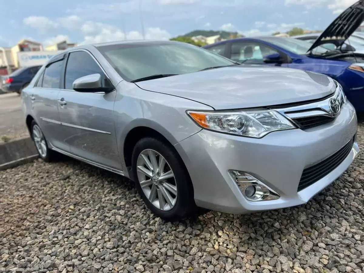 Toyota Camry   - 2012