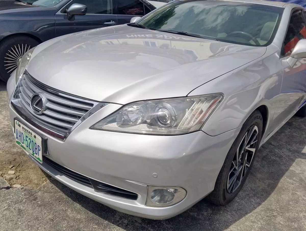 Lexus ES 350   - 2011