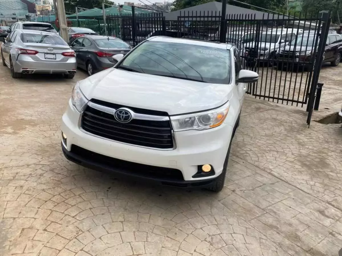 Toyota Highlander   - 2016