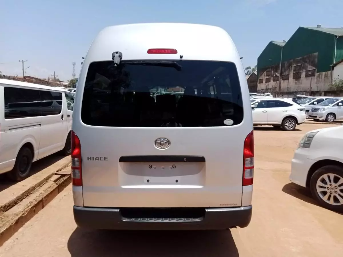 Toyota Hiace   - 2013