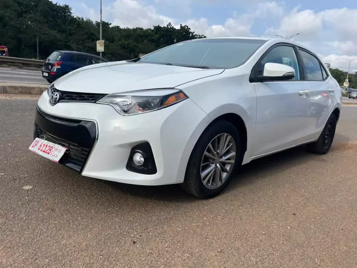 Toyota Corolla   - 2016