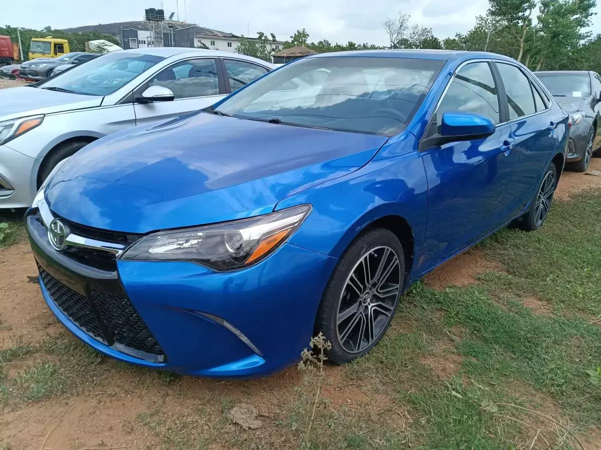 Toyota Camry   - 2016