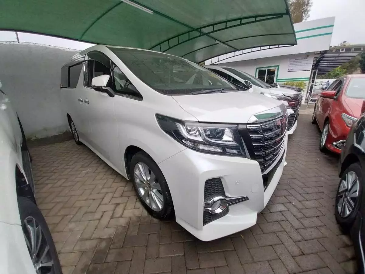 Toyota Alphard   - 2017