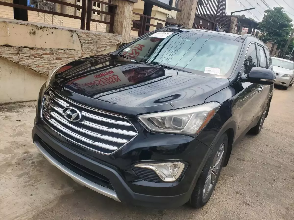 Hyundai Santa Fe   - 2015