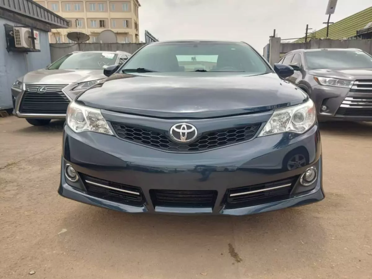 Toyota Camry   - 2014