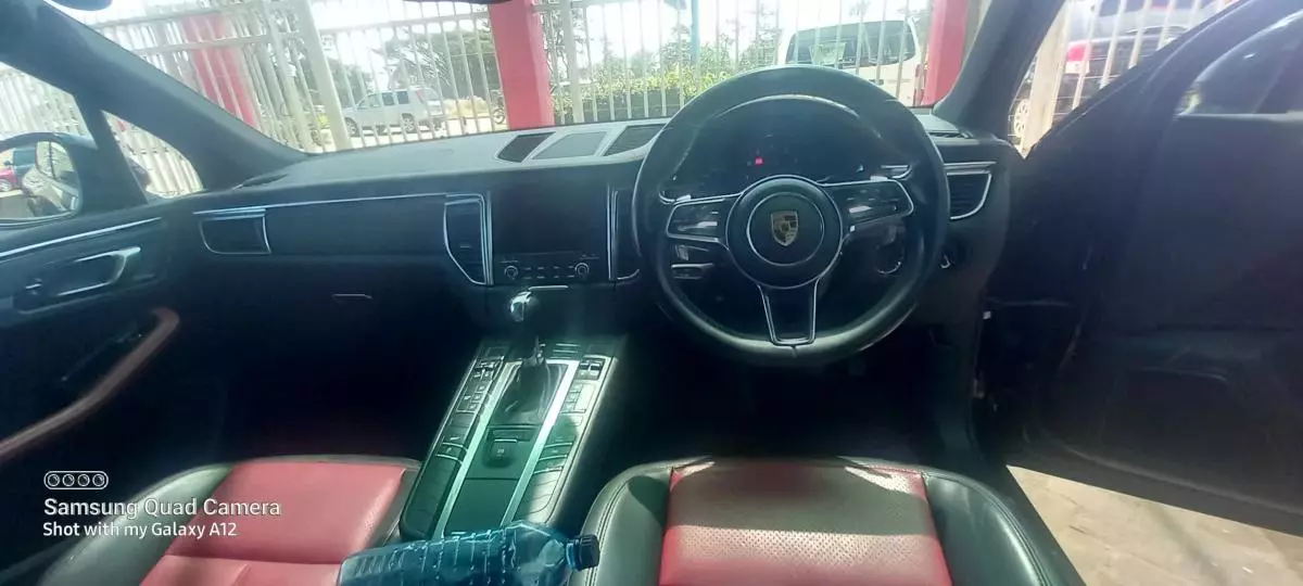 Porsche Macan   - 2016