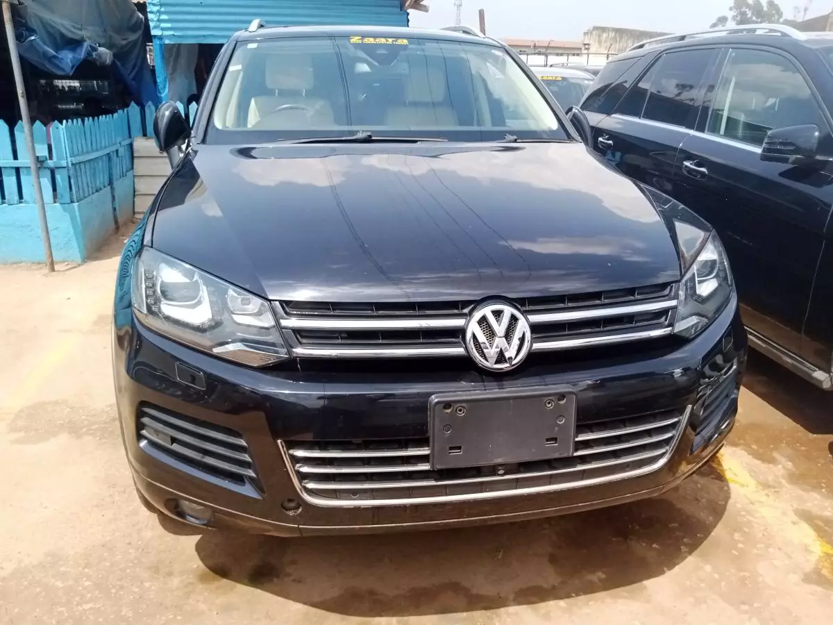 Volkswagen Touareg   - 2011