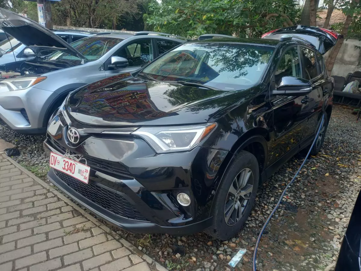 Toyota RAV4   - 2017