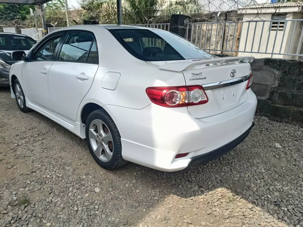 Toyota Corolla   - 2012