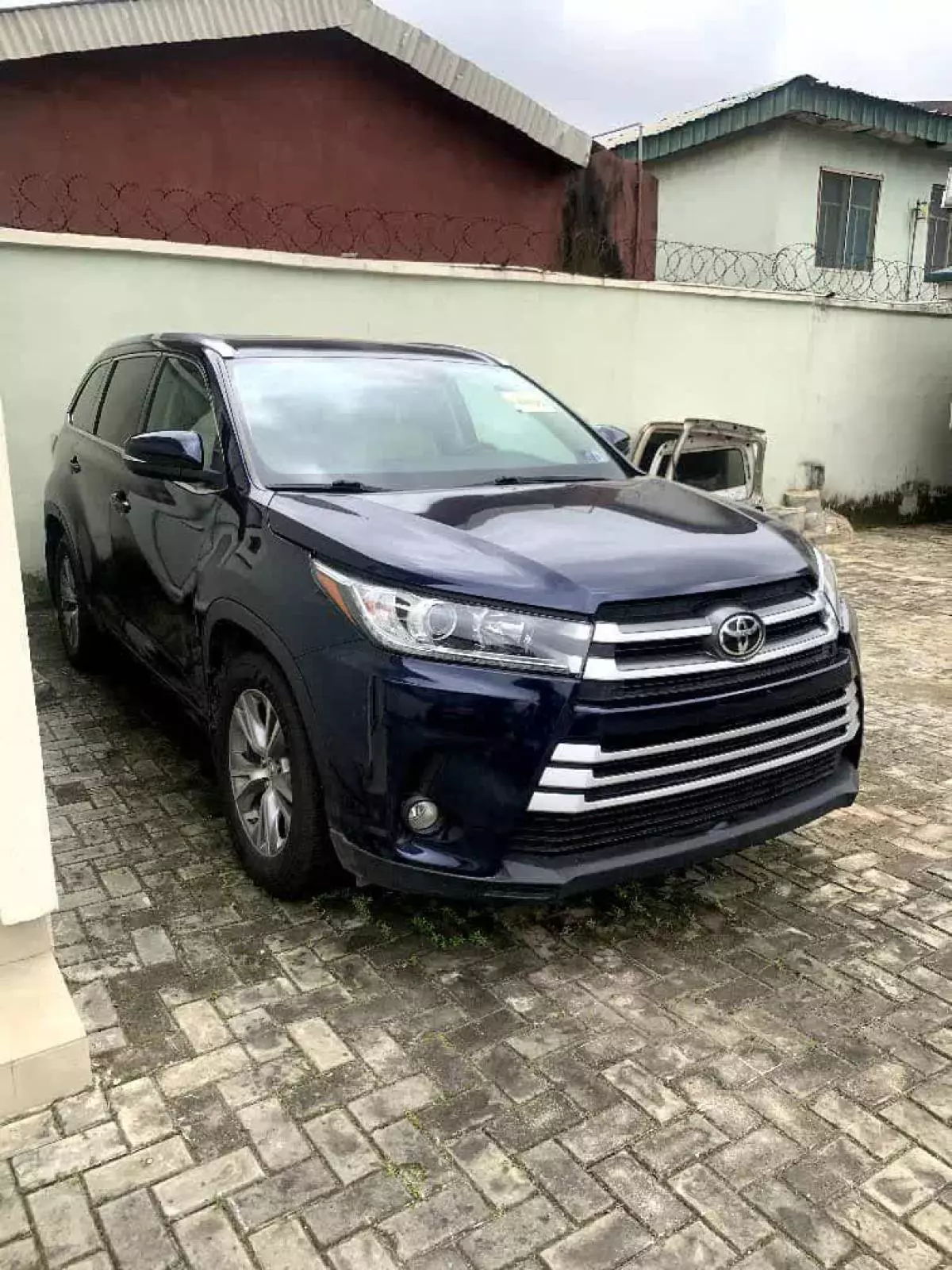 Toyota Highlander   - 2014