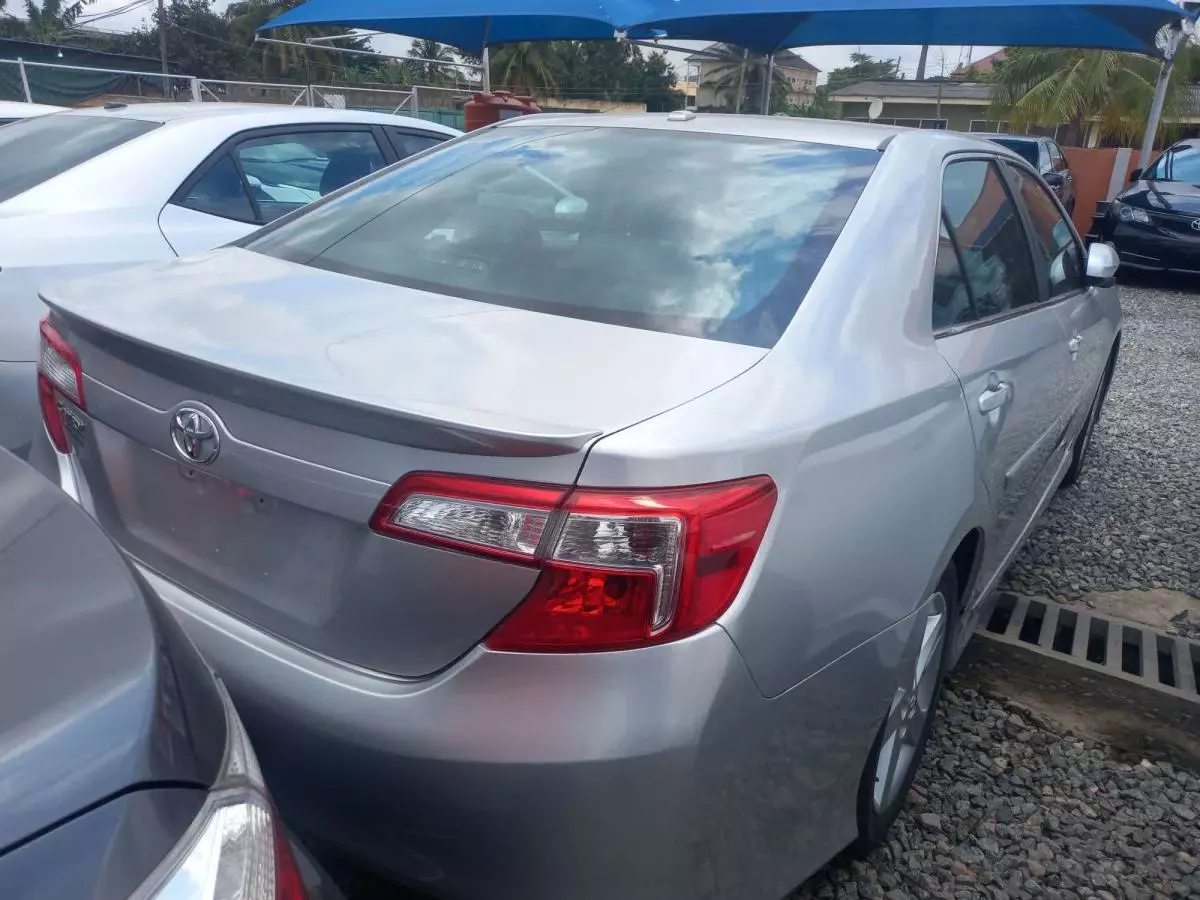 Toyota Camry   - 2014