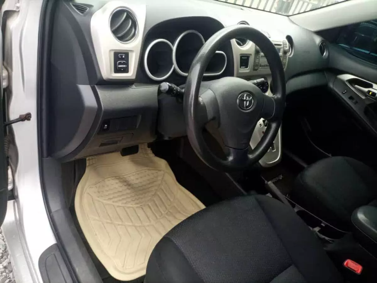 Toyota Matrix - 2009