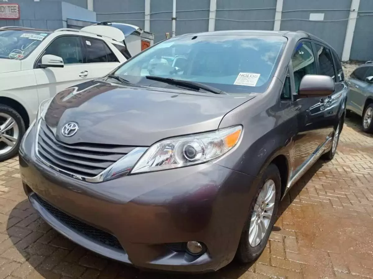 Toyota Sienna   - 2013