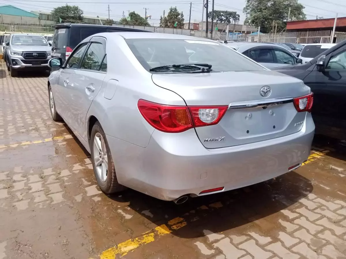 Toyota Mark X   - 2010