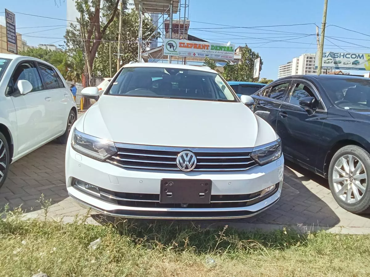 Volkswagen Passat   - 2017