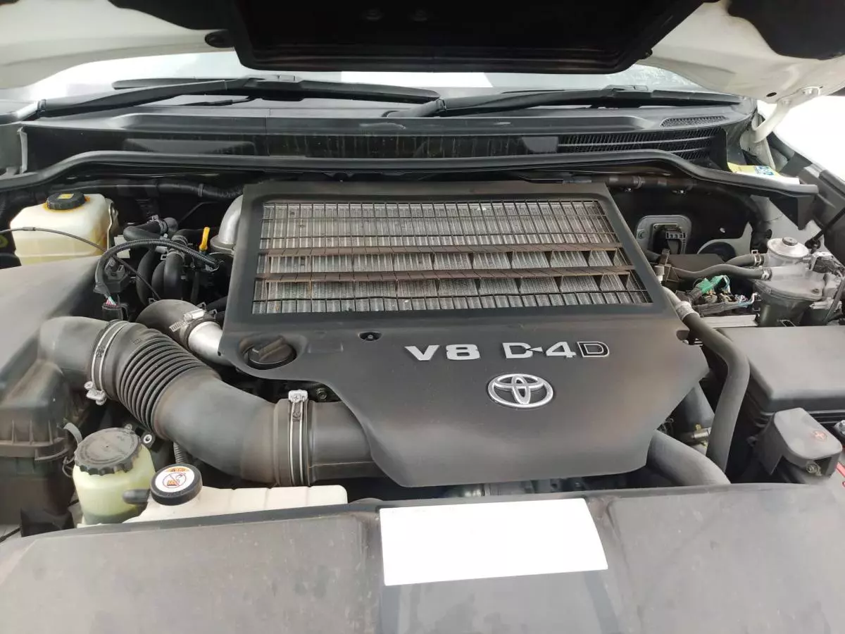 Toyota Landcruiser  V8   - 2019