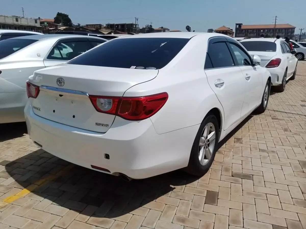 Toyota Mark X   - 2011