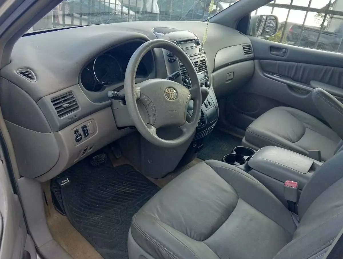 Toyota Sienna   - 2006