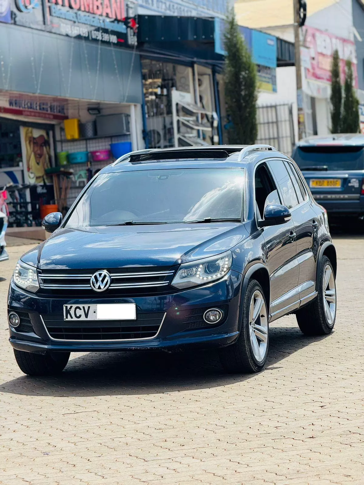 Volkswagen Tiguan   - 2014