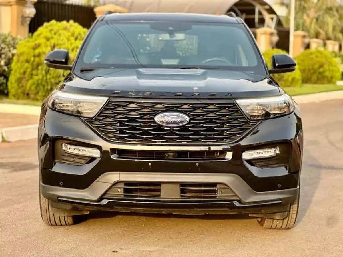 Ford Explorer   - 2023