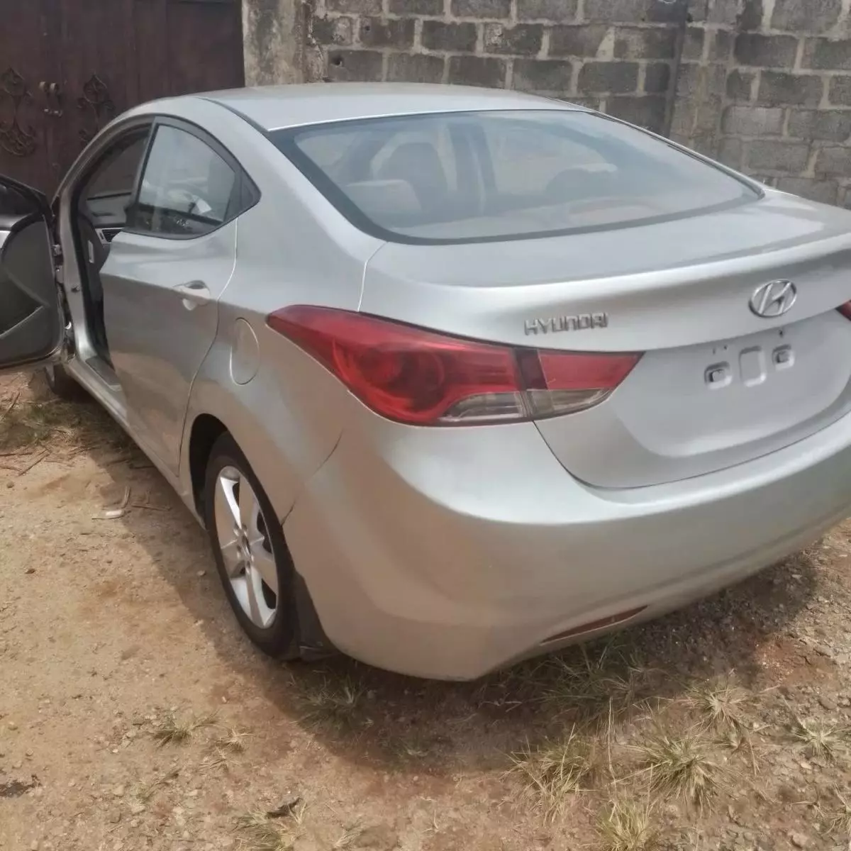 Hyundai Elantra   - 2012