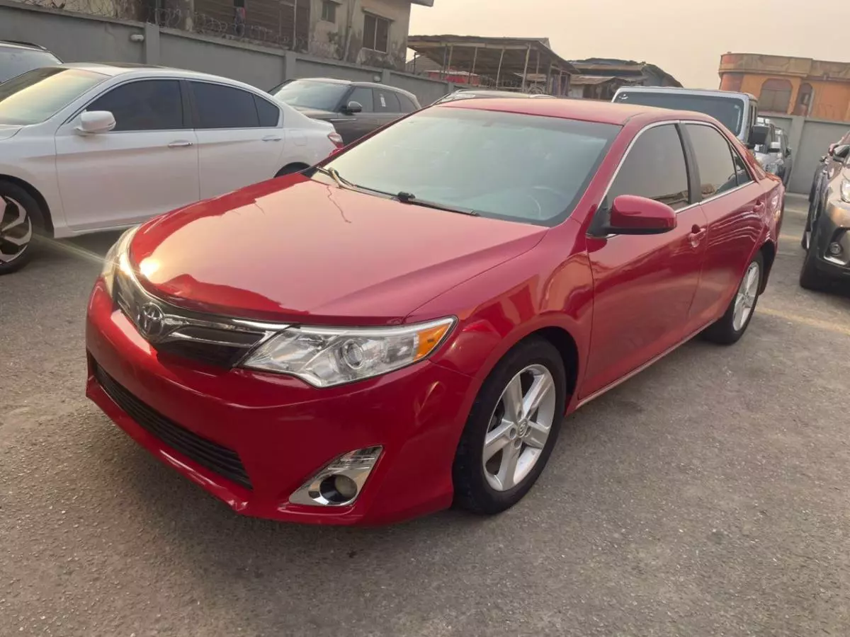 Toyota Camry   - 2014