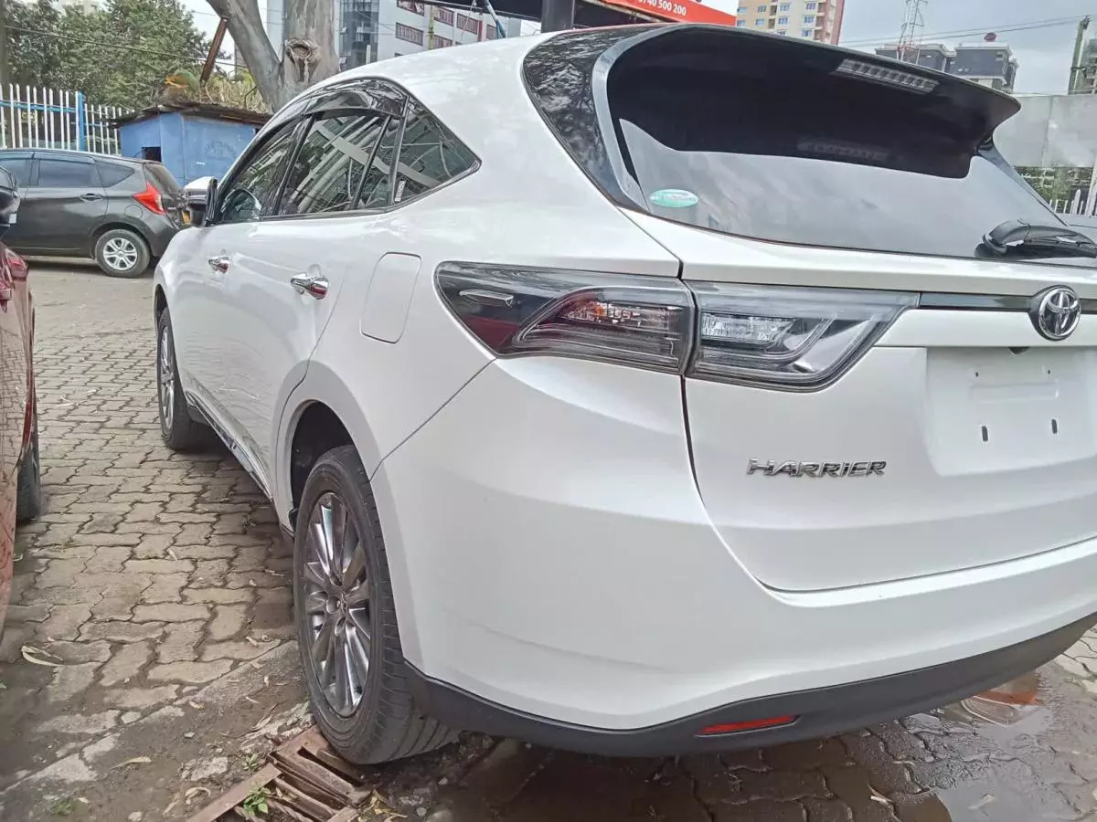 Toyota Harrier   - 2017