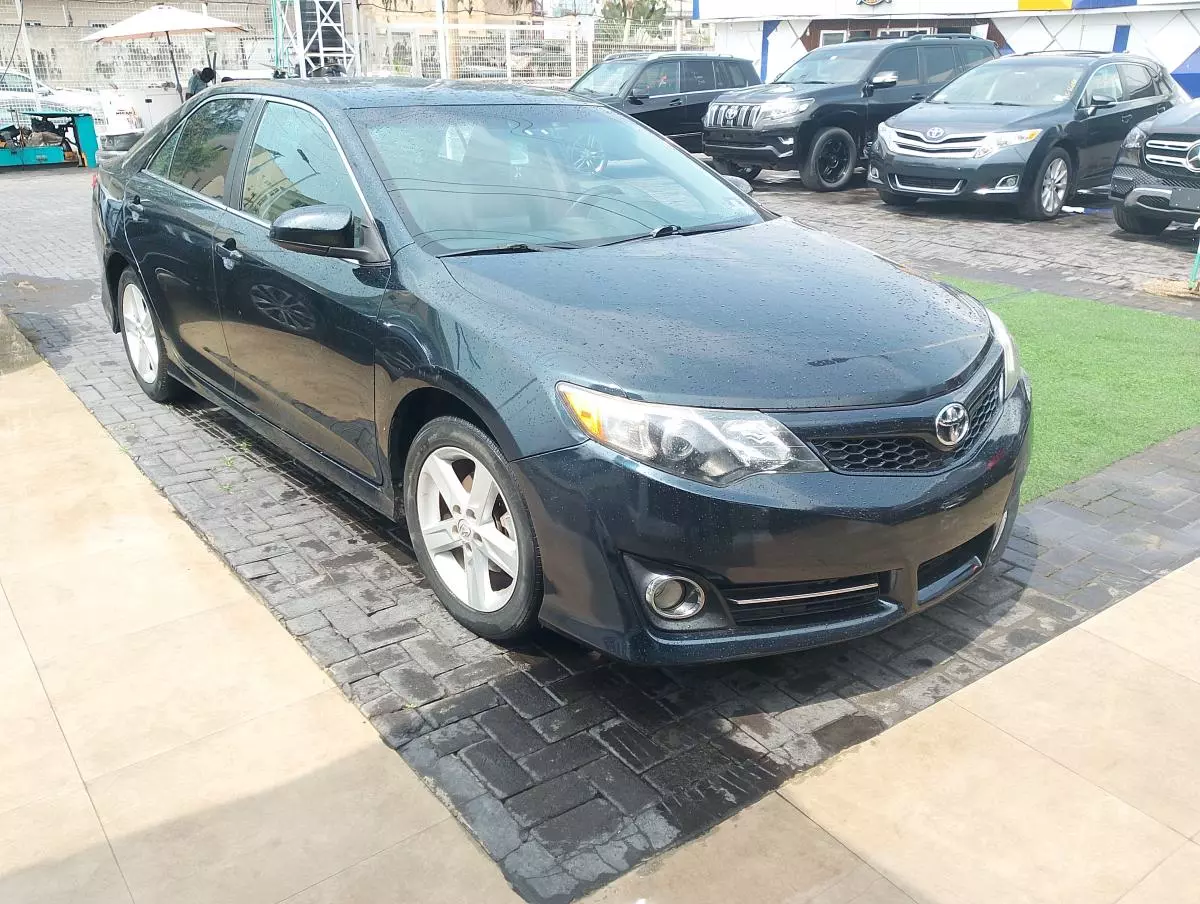 Toyota Camry   - 2014