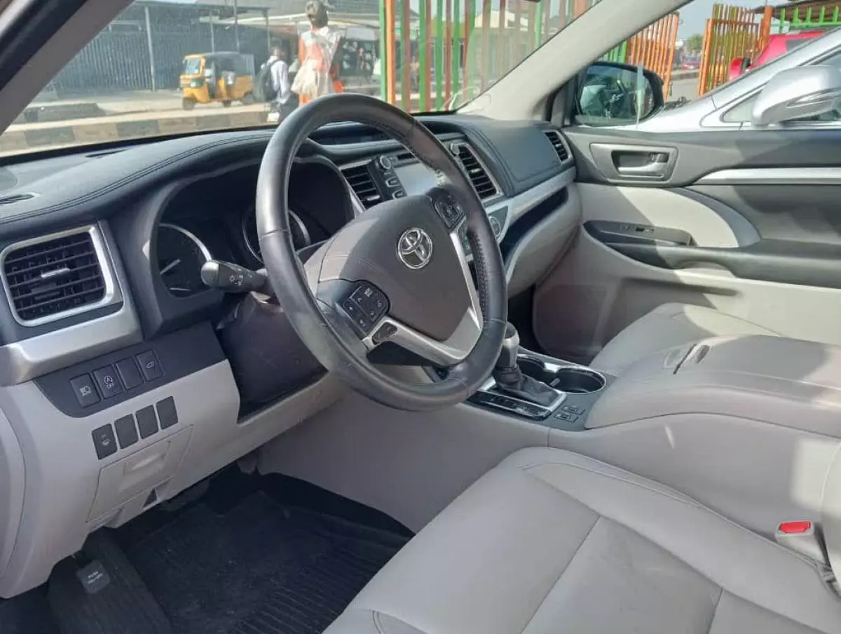 Toyota Highlander   - 2018