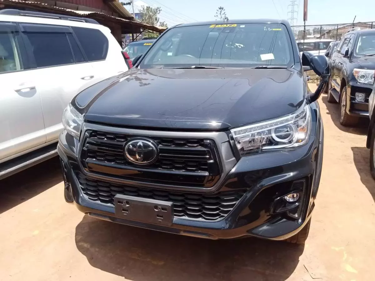 Toyota Hilux   - 2019