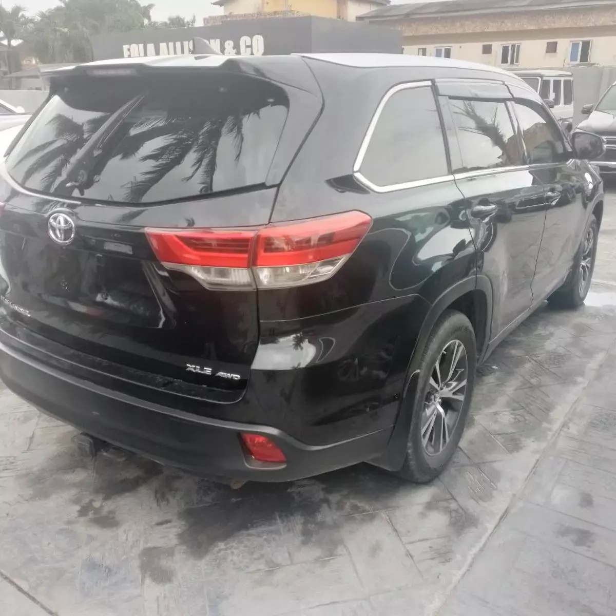 Toyota Highlander   - 2016