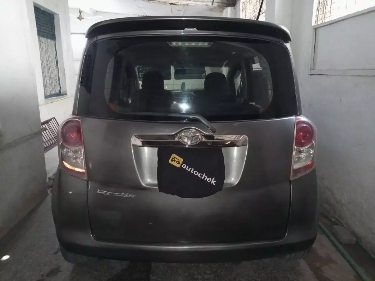Toyota Ractis - 2009
