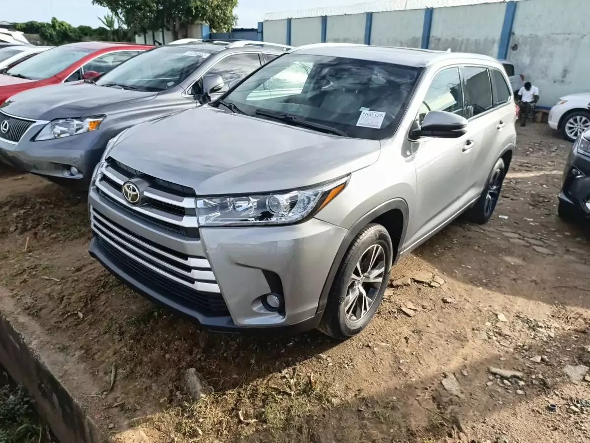 Toyota Highlander   - 2016