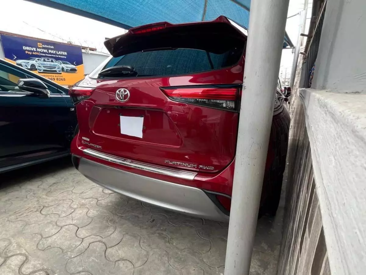 Toyota Highlander   - 2021