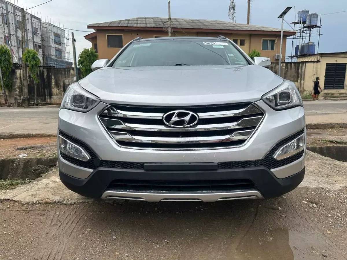 Hyundai Santa Fe   - 2014