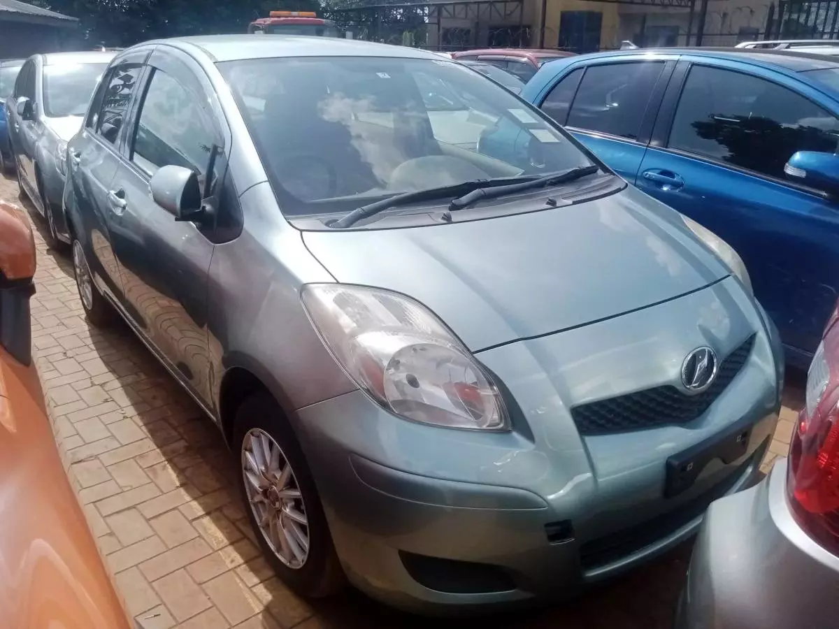 Toyota Vitz   - 2010