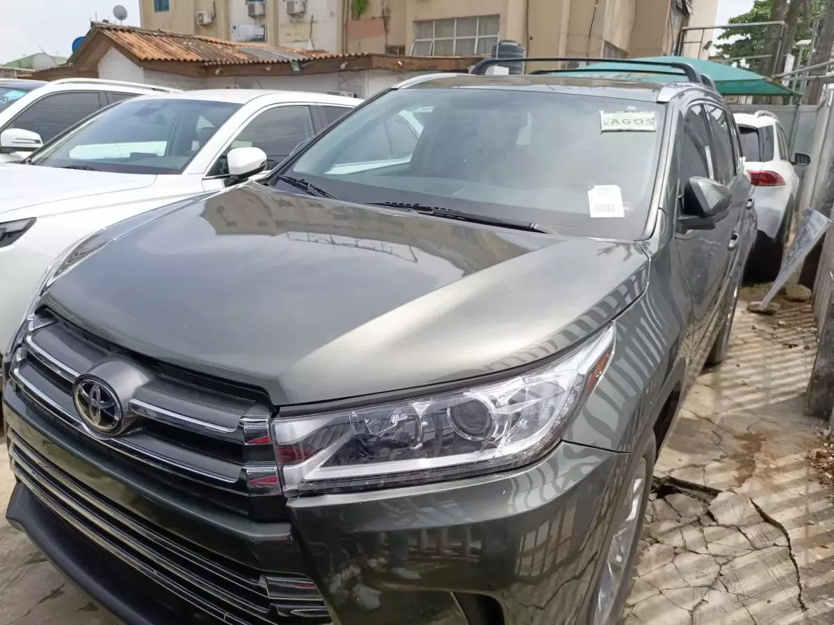 Toyota Highlander   - 2014