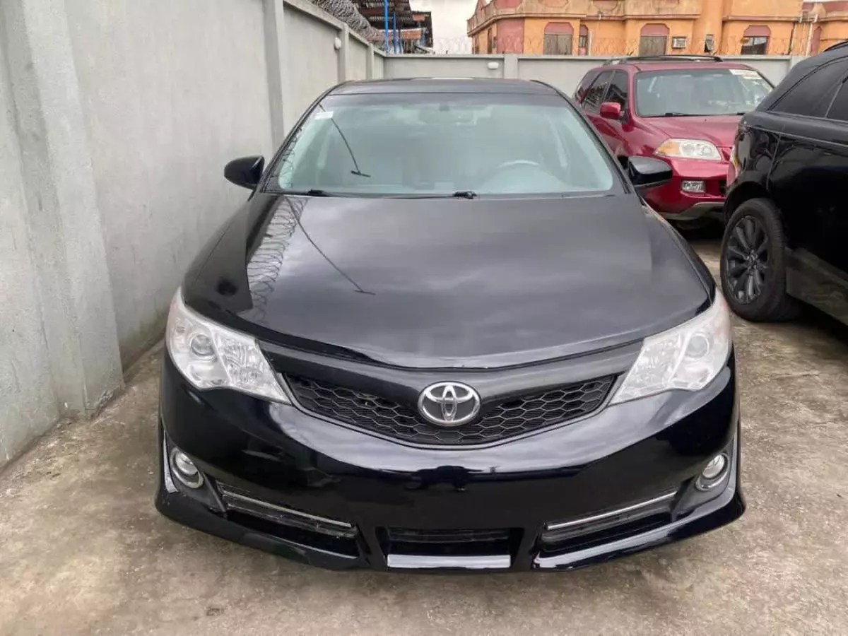 Toyota Camry   - 2012