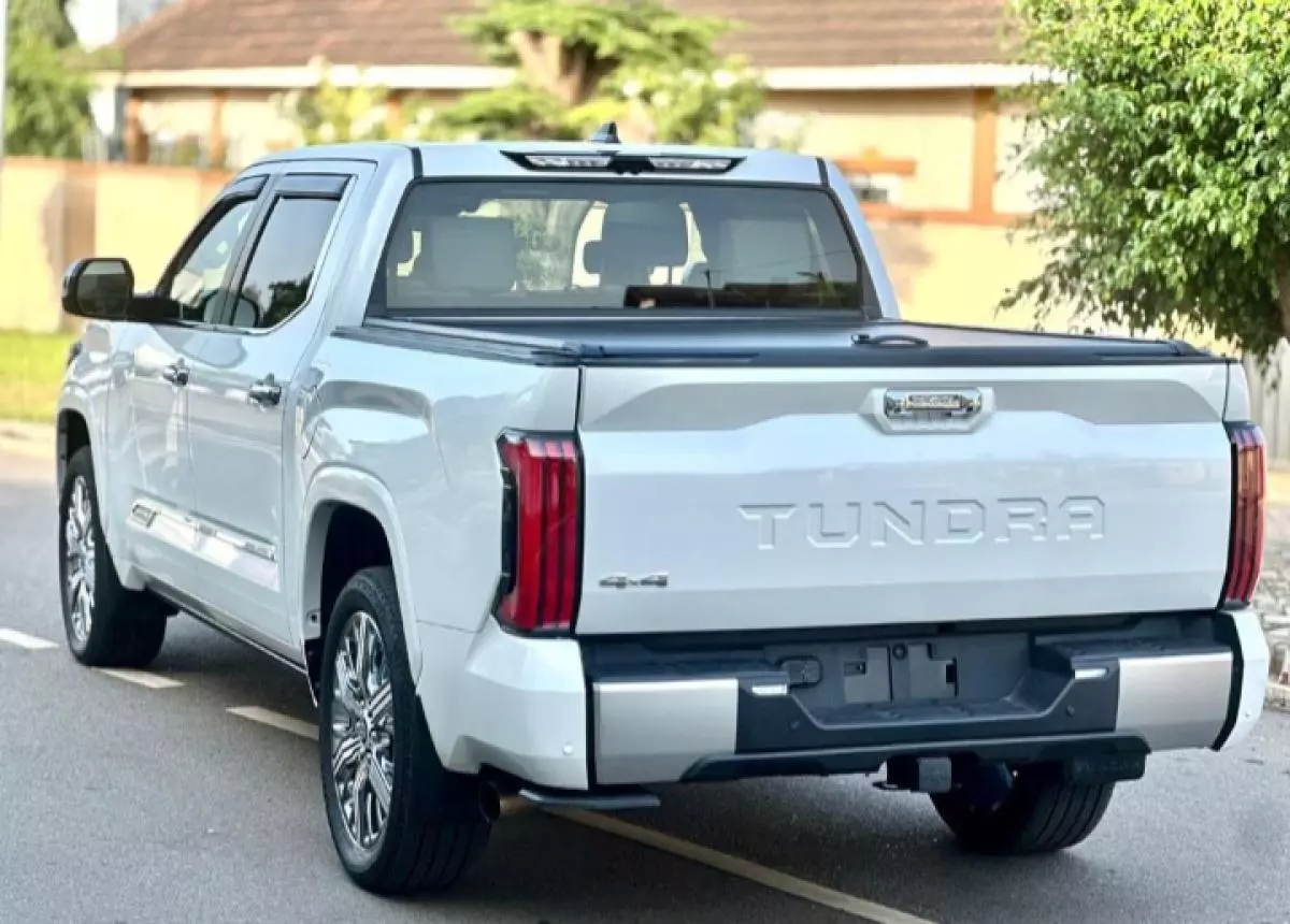 Toyota Tundra   - 2024