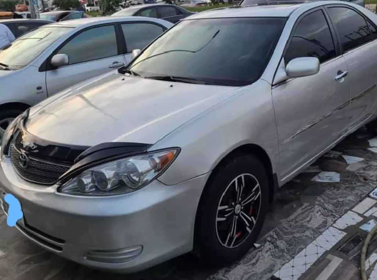 Toyota Camry   - 2005