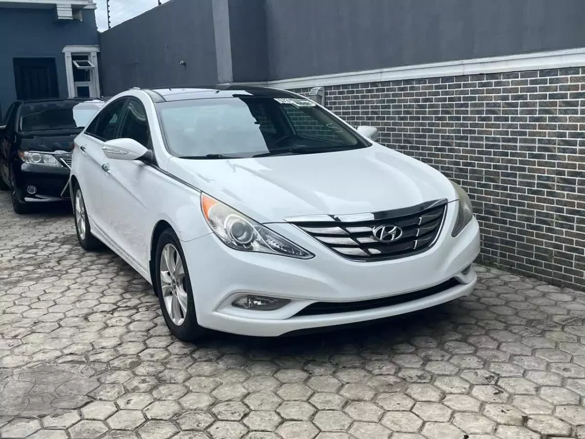 Hyundai Sonata   - 2013