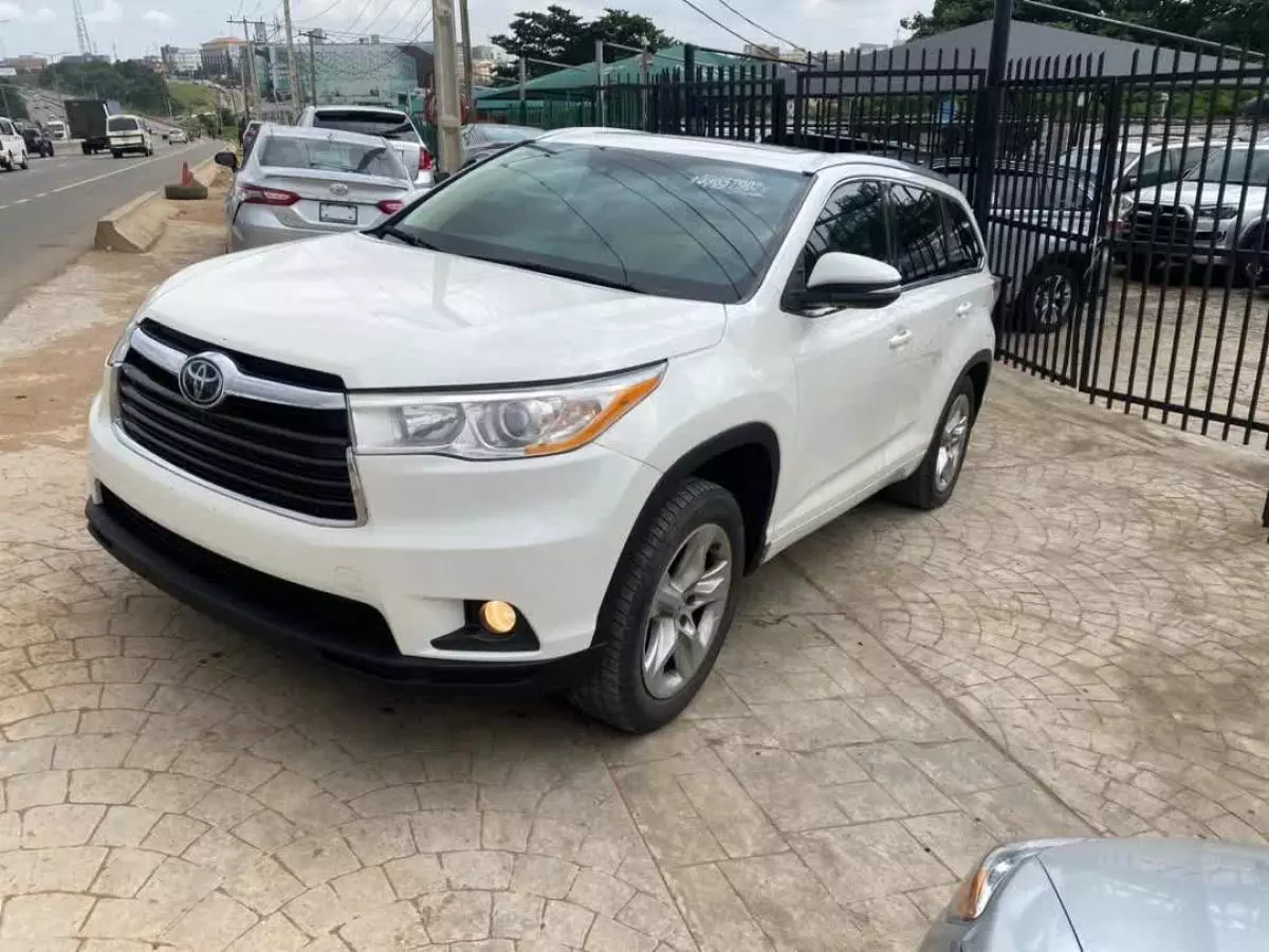 Toyota Highlander   - 2016