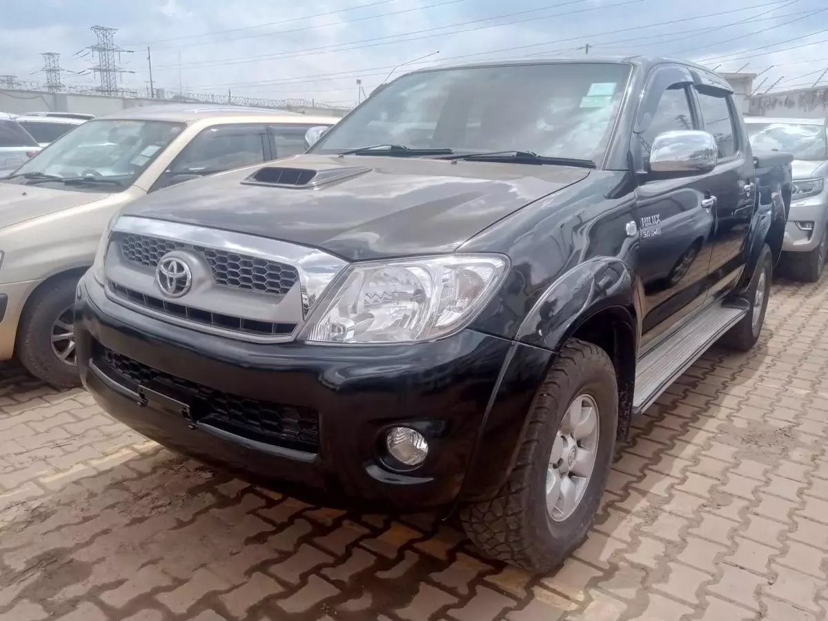 Toyota Hilux   - 2010