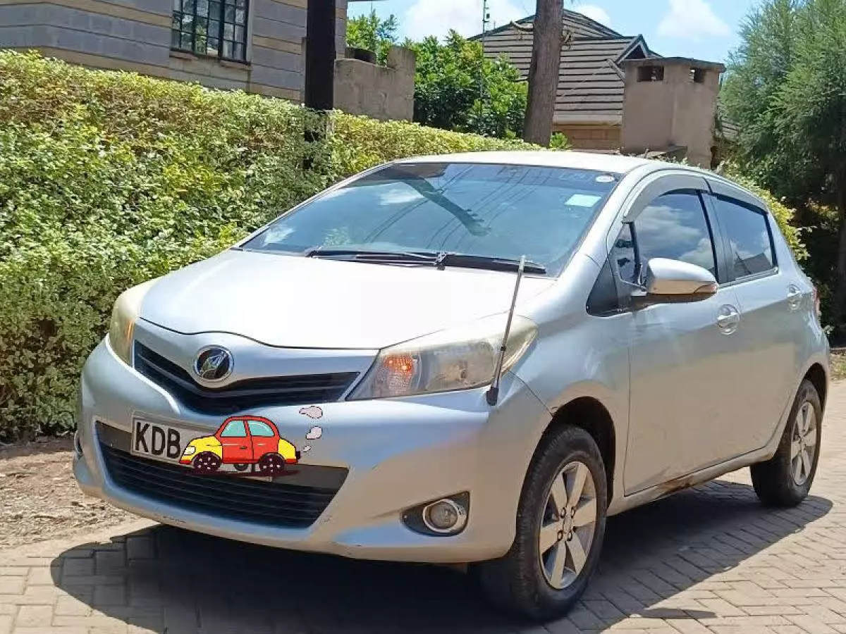 Toyota Vitz   - 2013