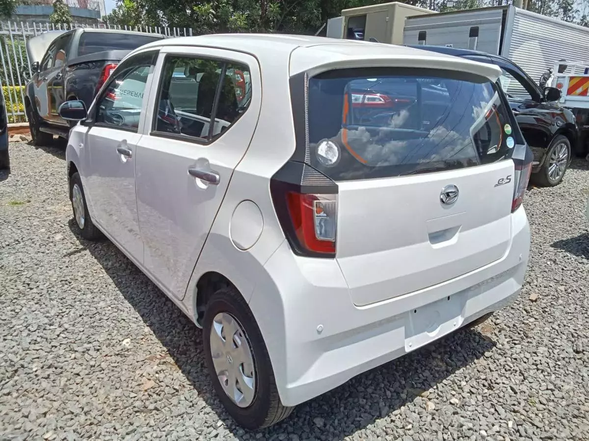 Daihatsu Mira    - 2017