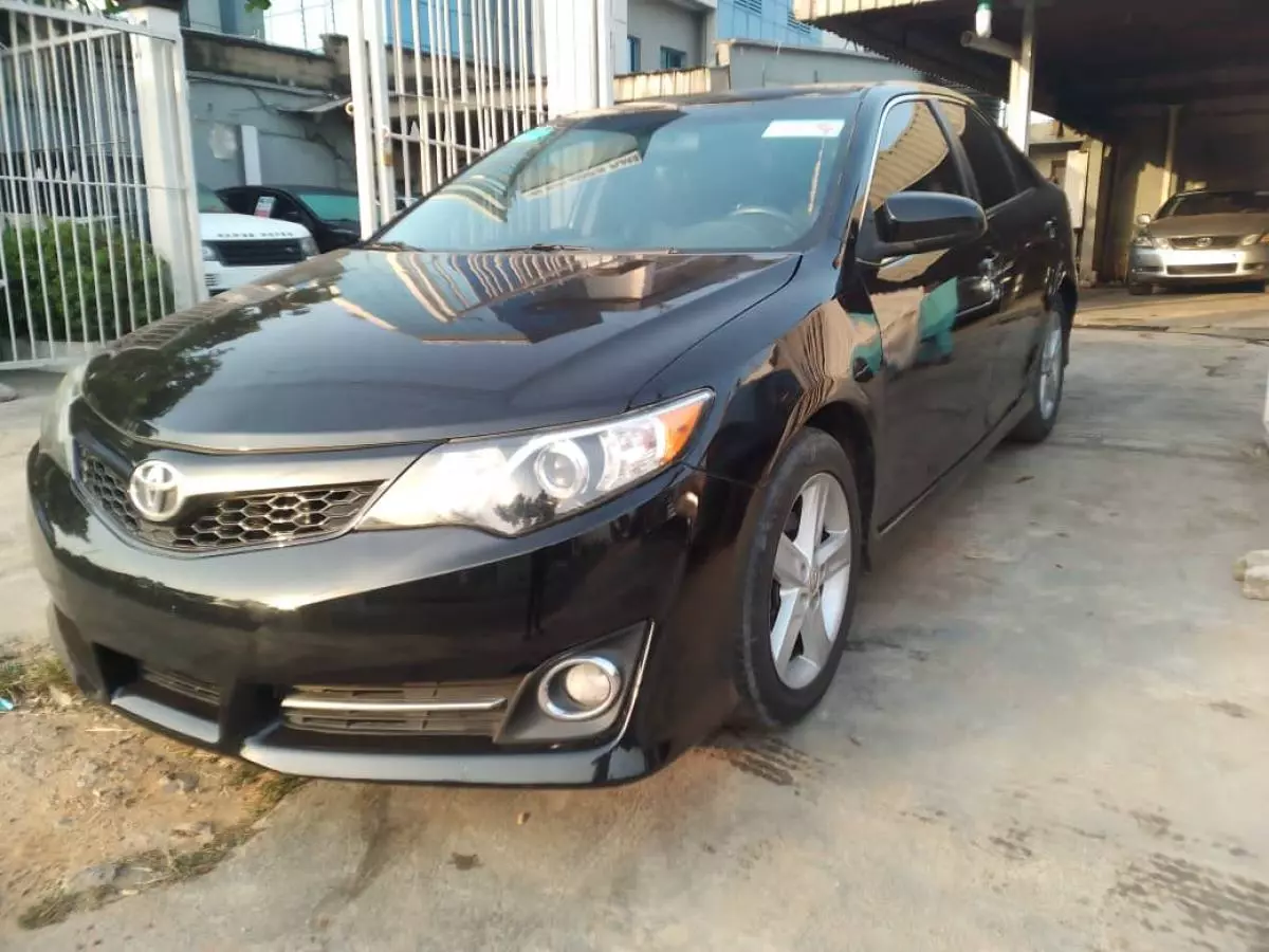 Toyota Camry   - 2013