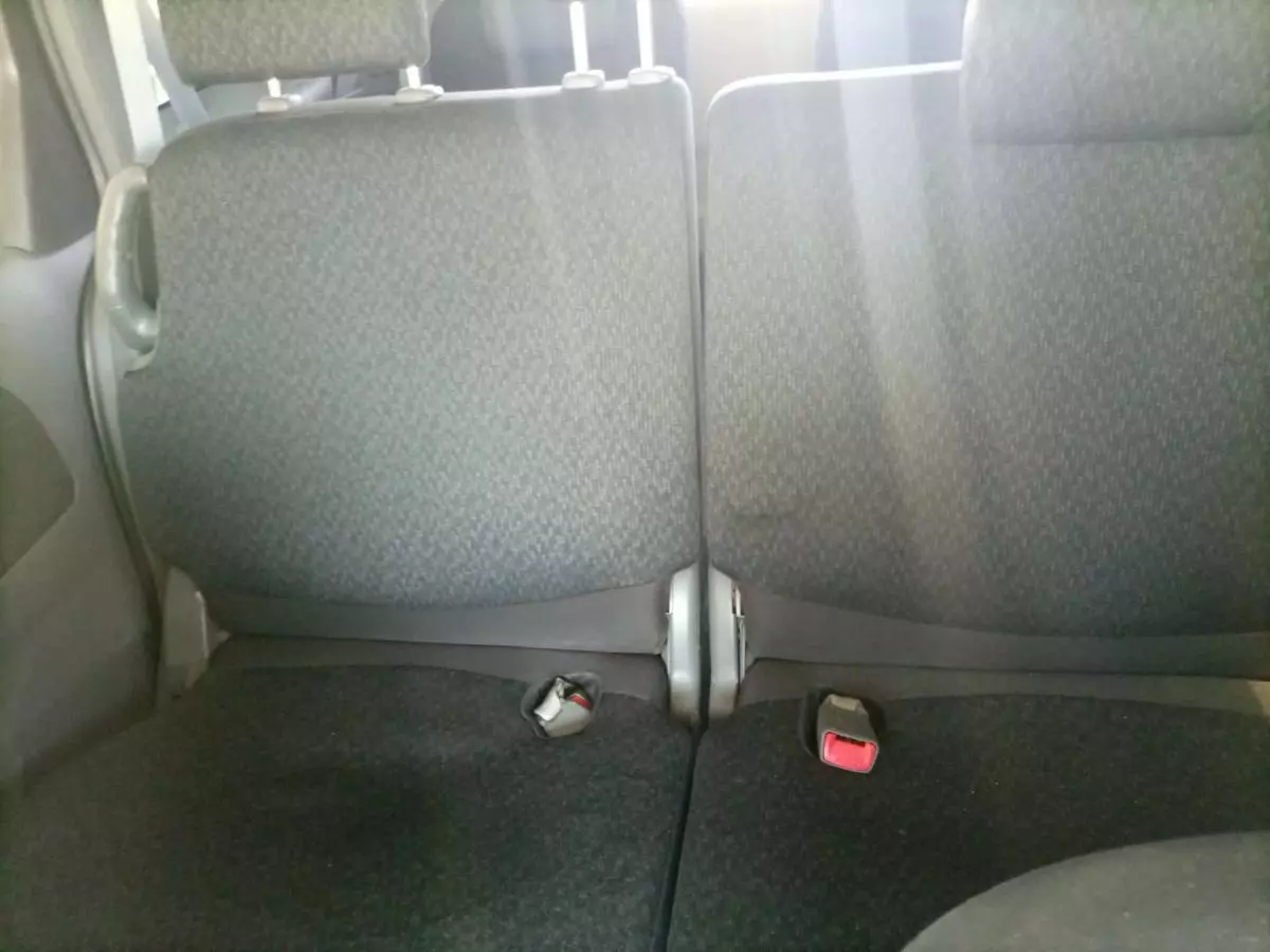 Toyota Sienta - 2012